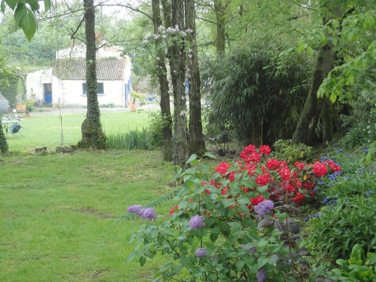 La Petite Vallee Bed & Breakfast La Chapelle-Largeau Exterior photo